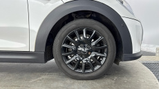 MINI Hatchback 1.5 Cooper Classic 3dr Auto [Comfort/Nav Pack] Petrol Hatchback